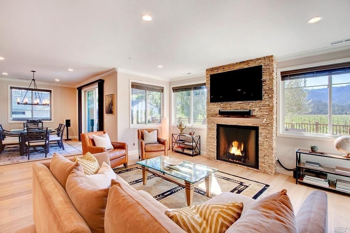 109 Dahlia St - Photo 6 of 44