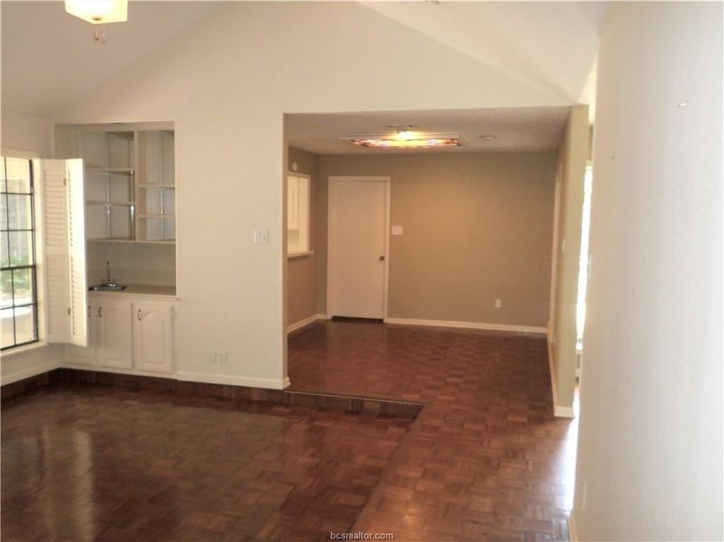 8126 Butler Ridge Dr - Photo 3 of 16