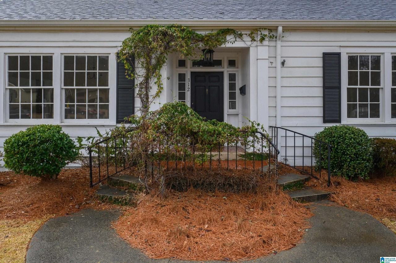 312 E Linwood Dr - Photo 3 of 50