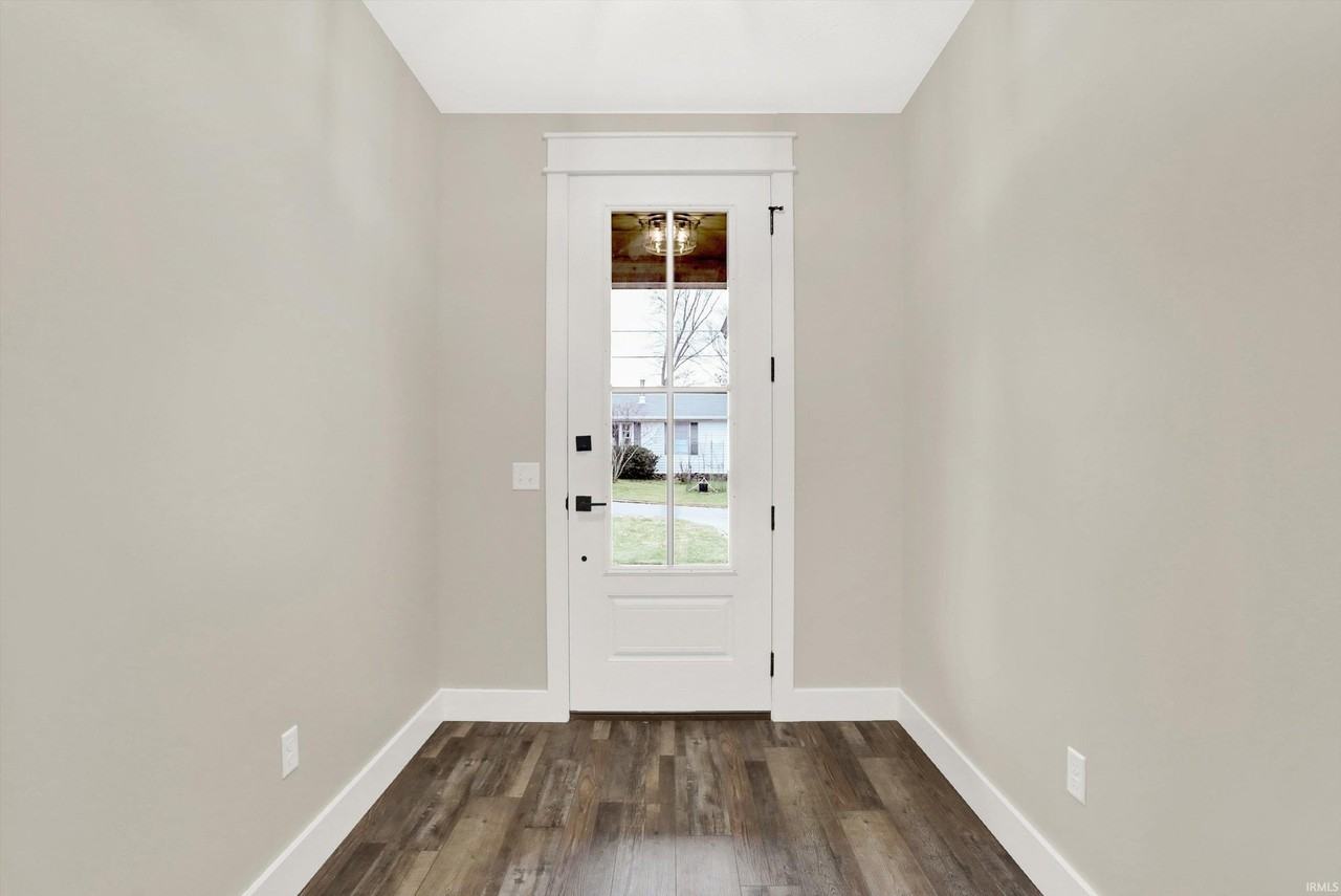 2110 S Smith Rd - Photo 2 of 27