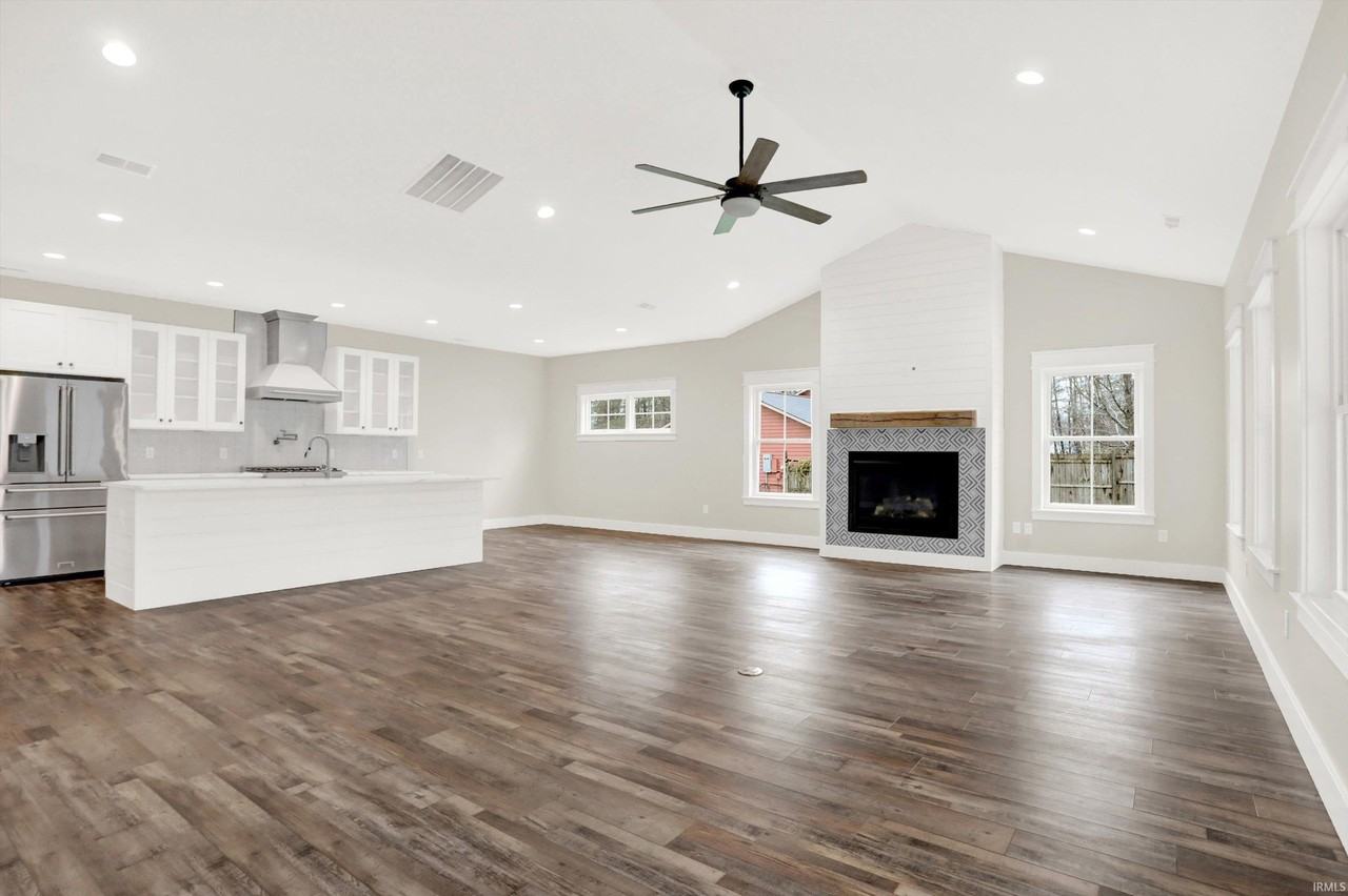 2110 S Smith Rd - Photo 5 of 27