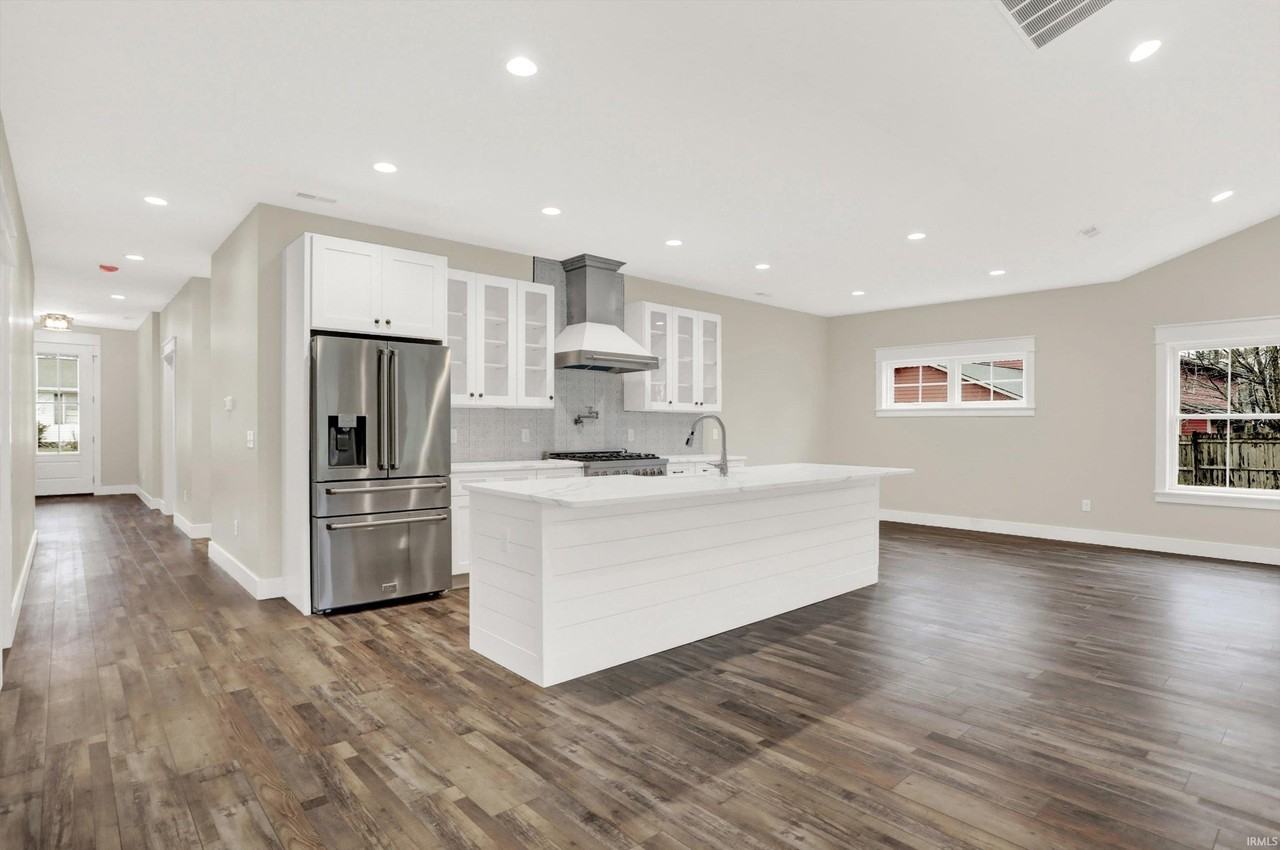 2110 S Smith Rd - Photo 7 of 27