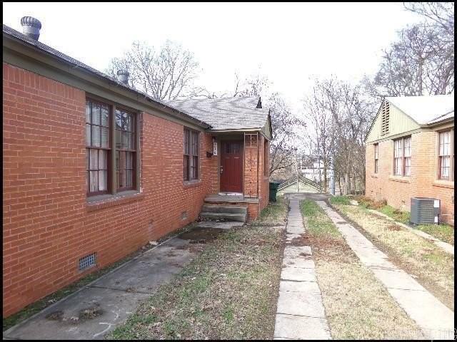 2320 Louisiana St - Photo 2 of 13