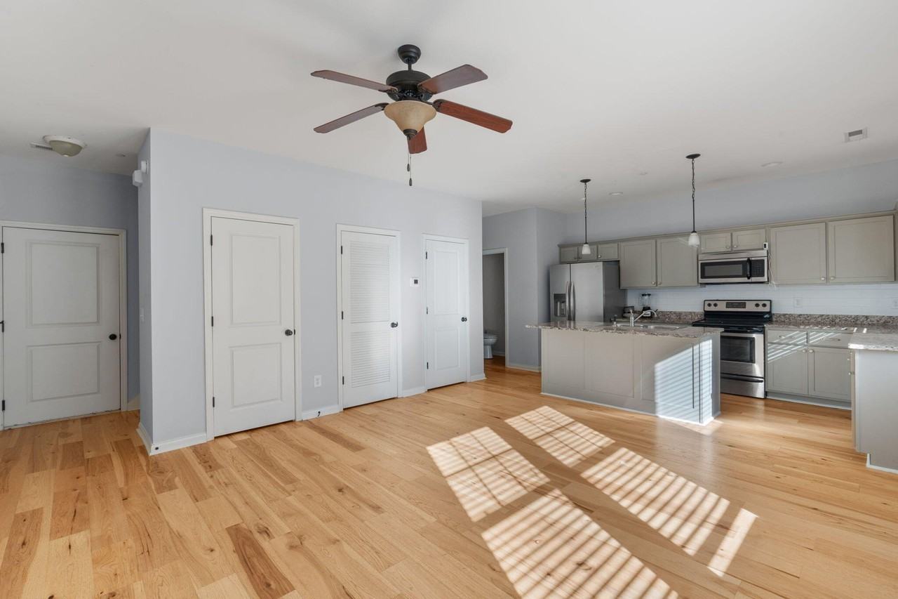 8438 Brookmoor Ln - Photo 6 of 22