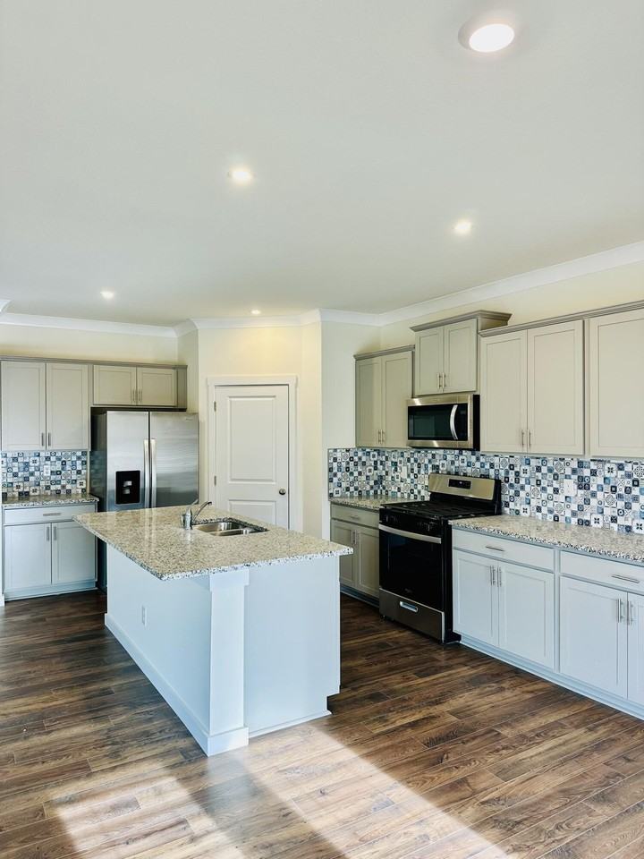 10753 Upland Dr - Photo 3 of 46