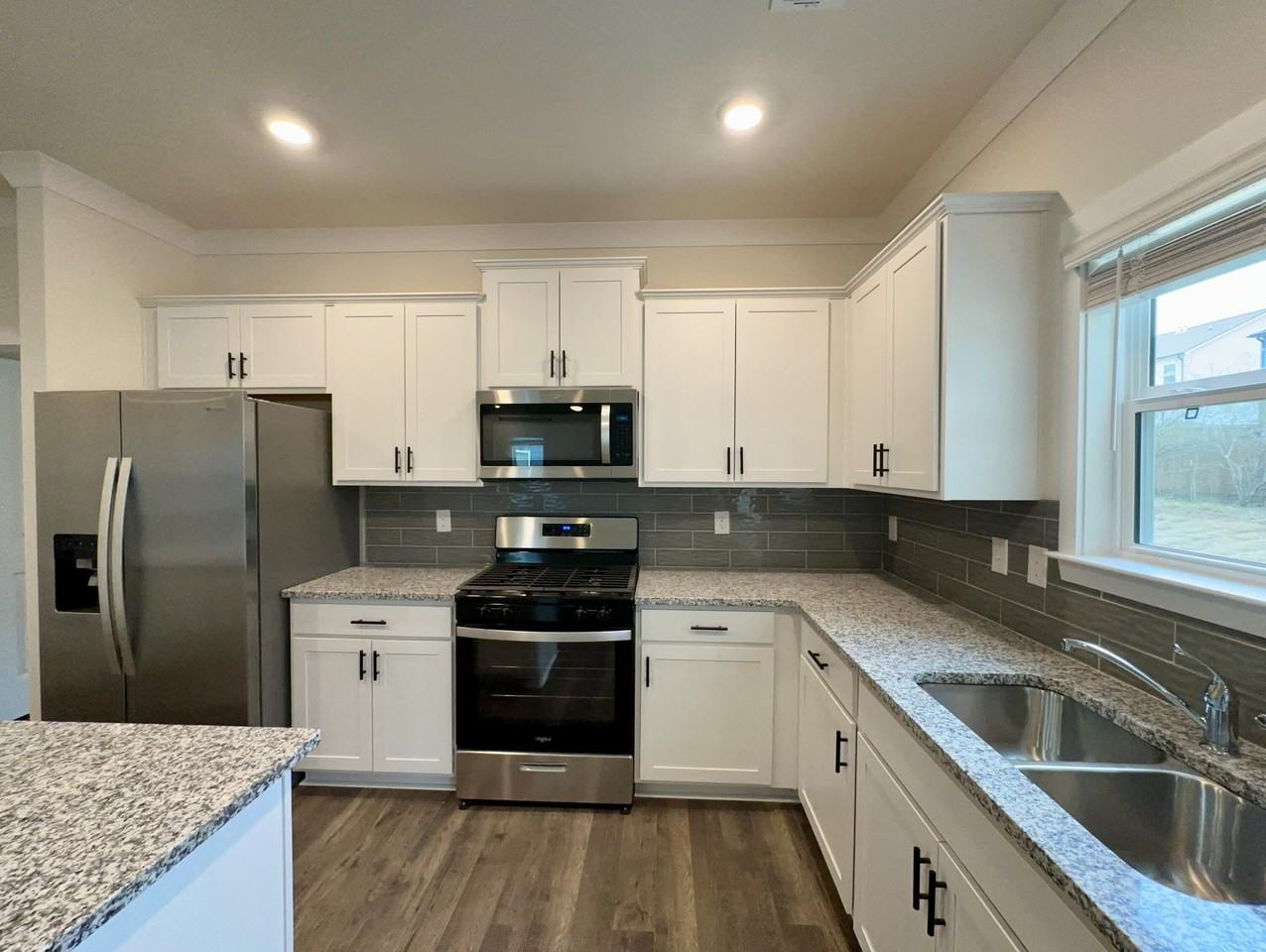 10811 Upland Dr - Photo 2 of 35