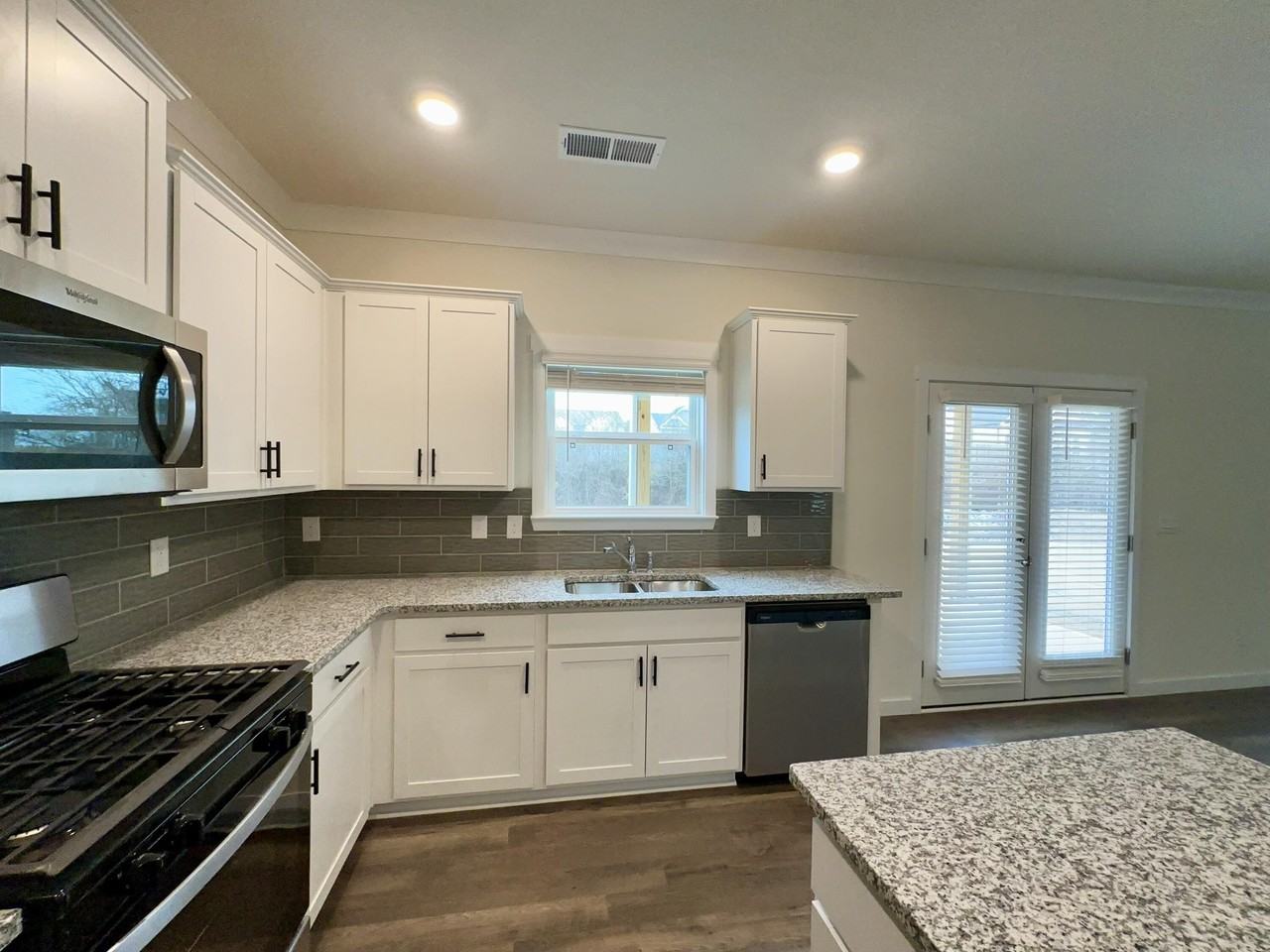 10811 Upland Dr - Photo 3 of 35
