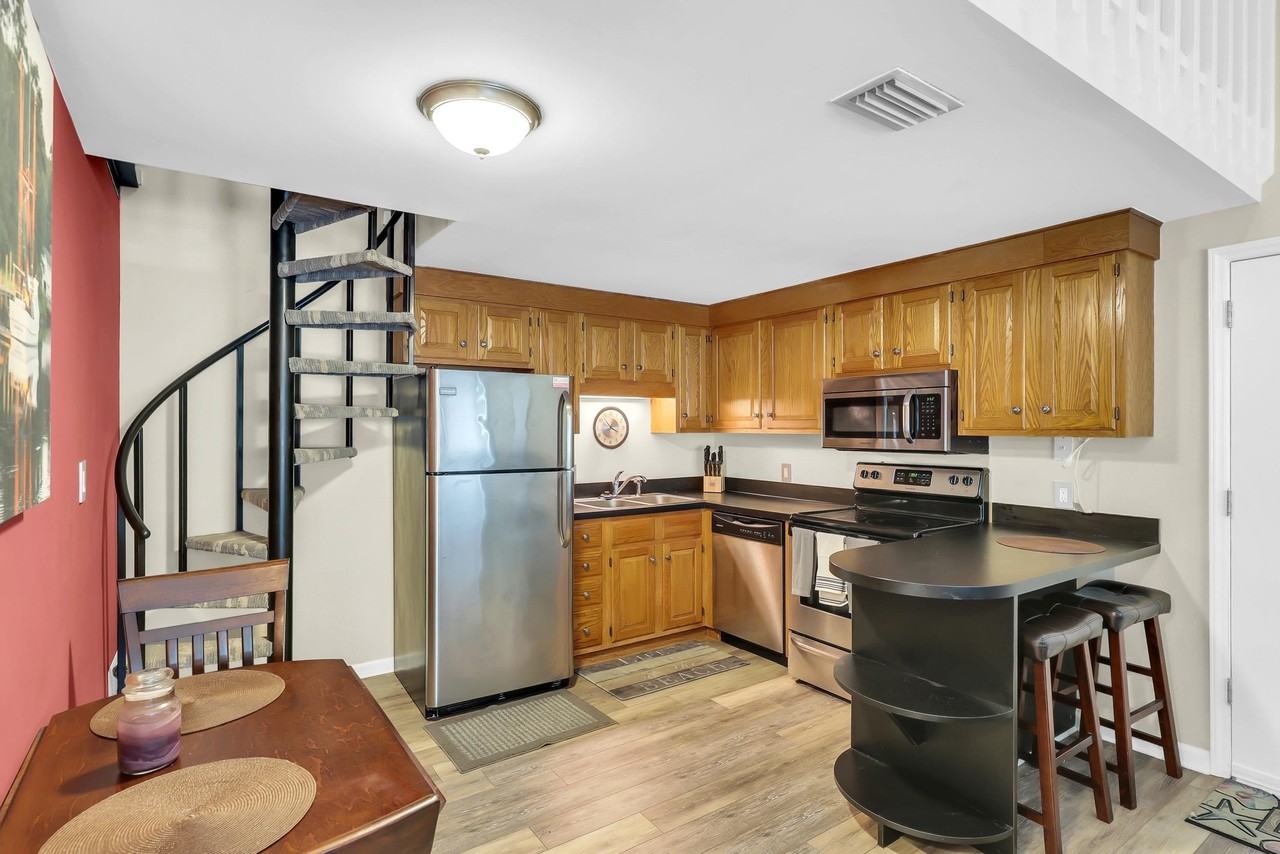 1203 Erin Way - Photo 2 of 20