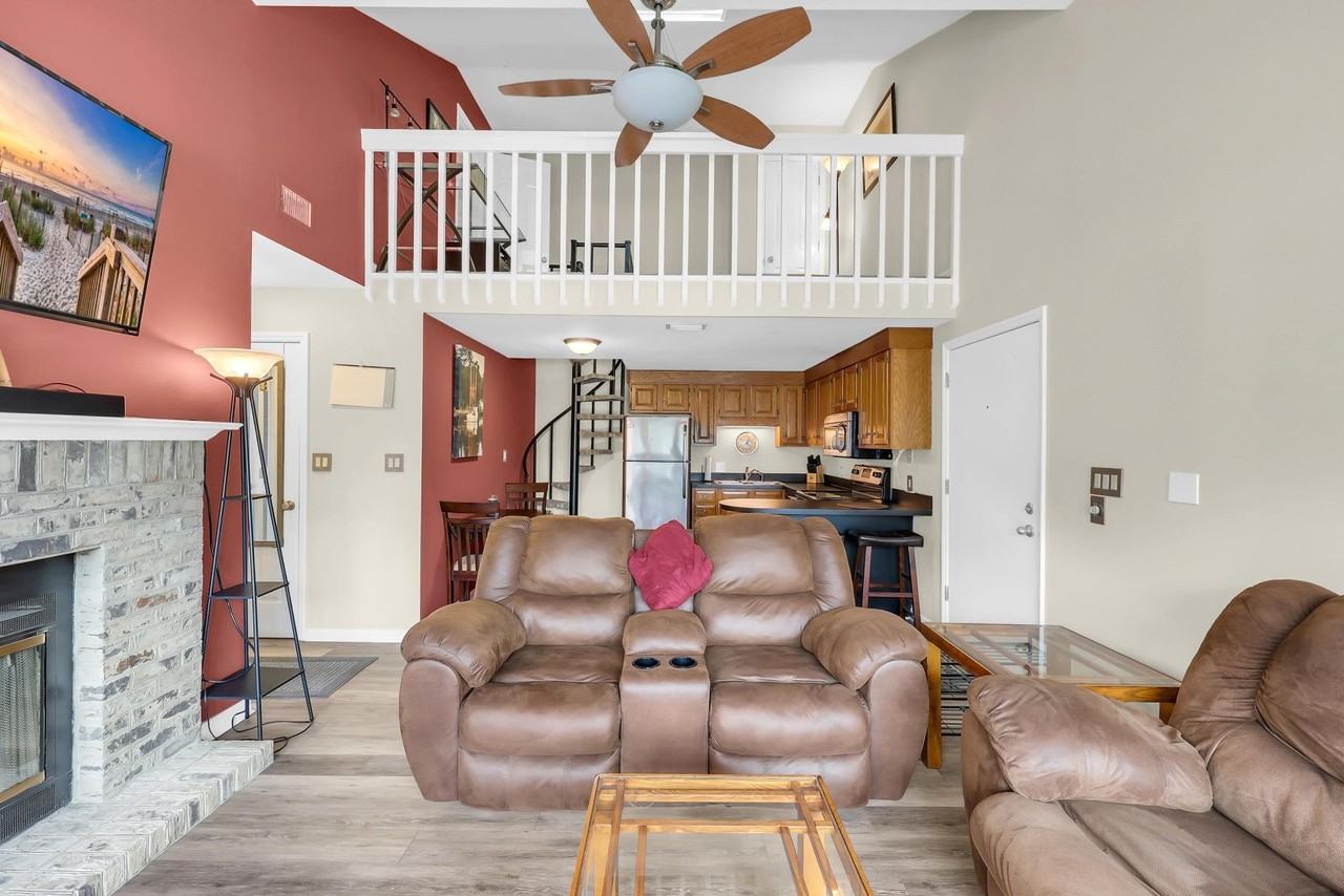 1203 Erin Way - Photo 4 of 20