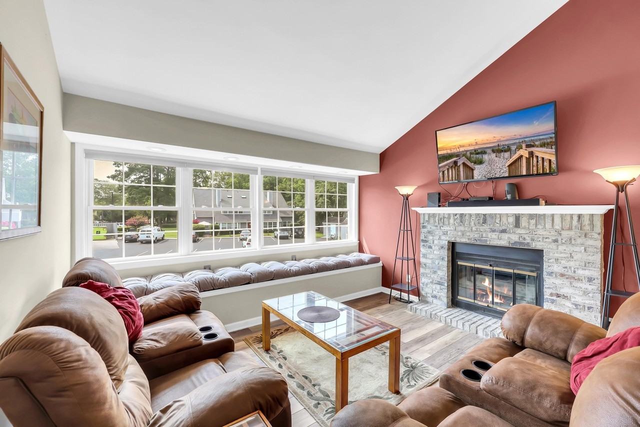 1203 Erin Way - Photo 6 of 20