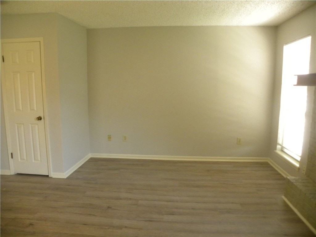 4221 Walnut Hills Dr - Photo 5 of 15