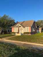 featured image of 802 S Houston St