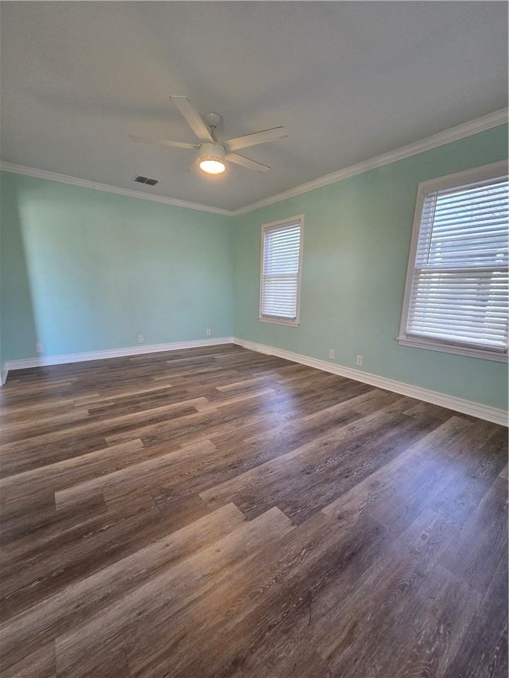 729 Anderson St - Photo 2 of 11