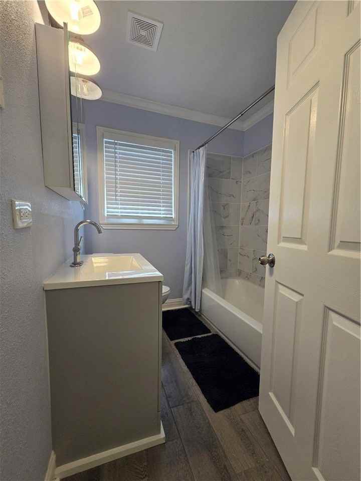 729 Anderson St - Photo 7 of 11