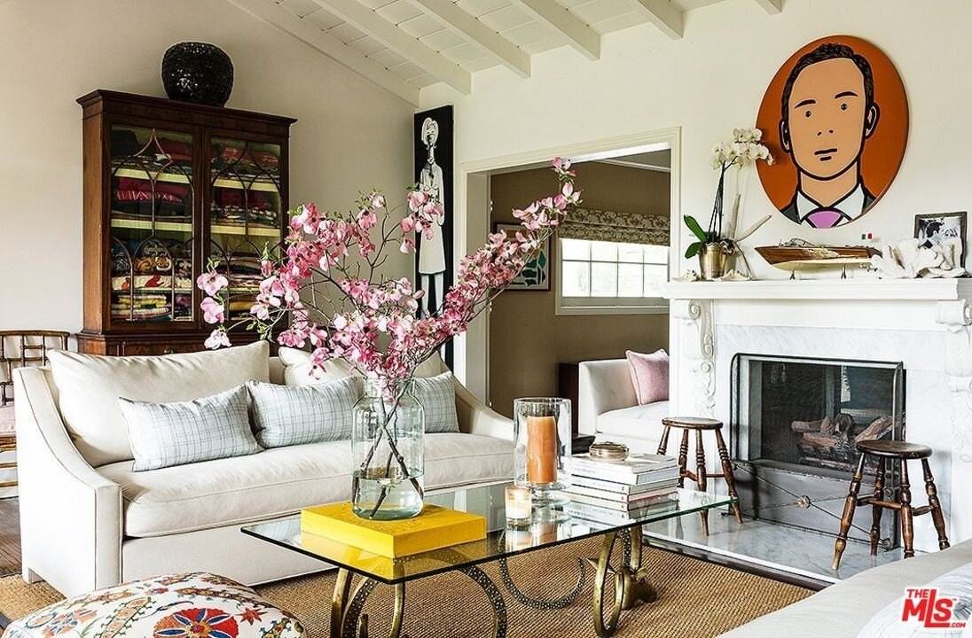 8050 Mulholland Dr - Photo 4 of 29