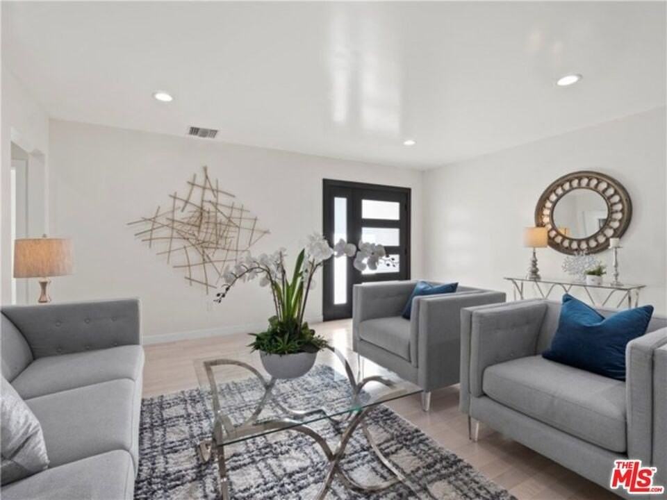 17601 Rhoda St - Photo 2 of 37