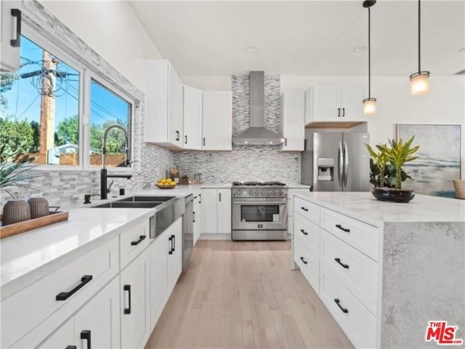 17601 Rhoda St - Photo 6 of 37