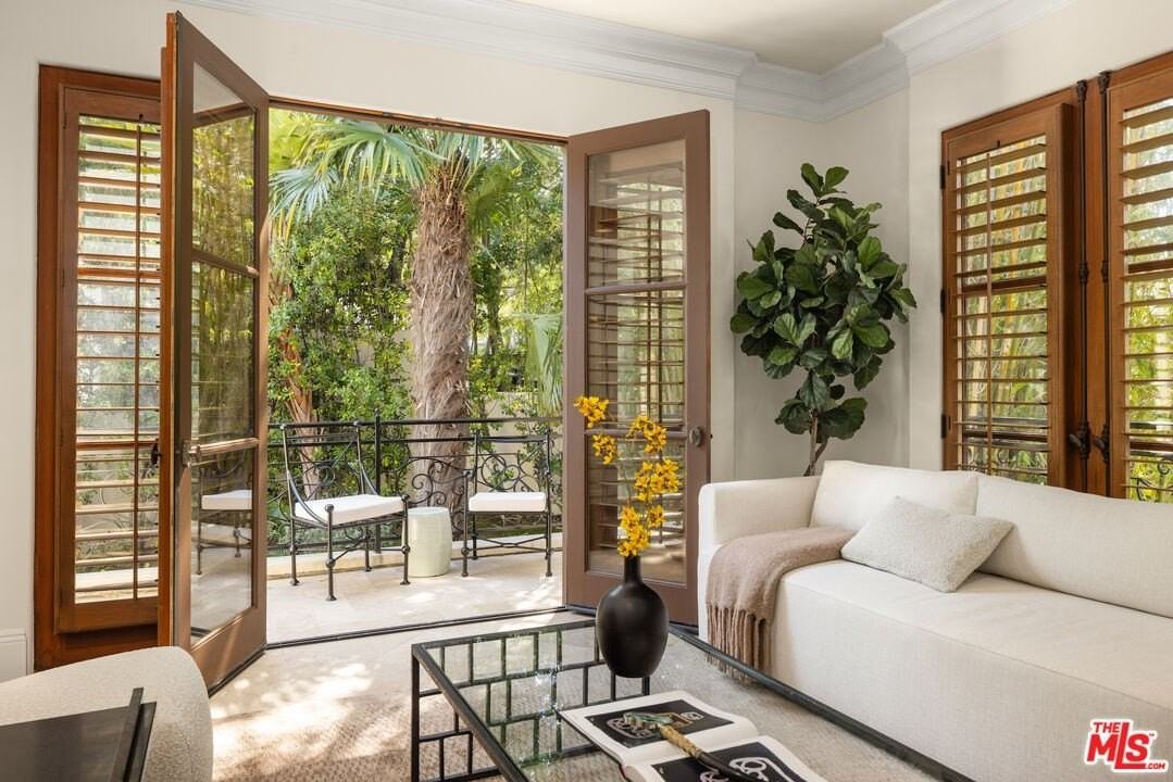 587 Entrada Dr - Photo 5 of 32