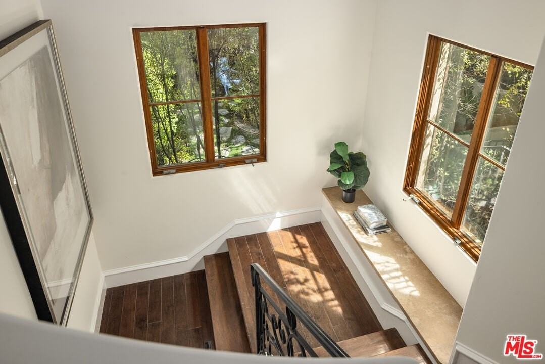 587 Entrada Dr - Photo 6 of 32