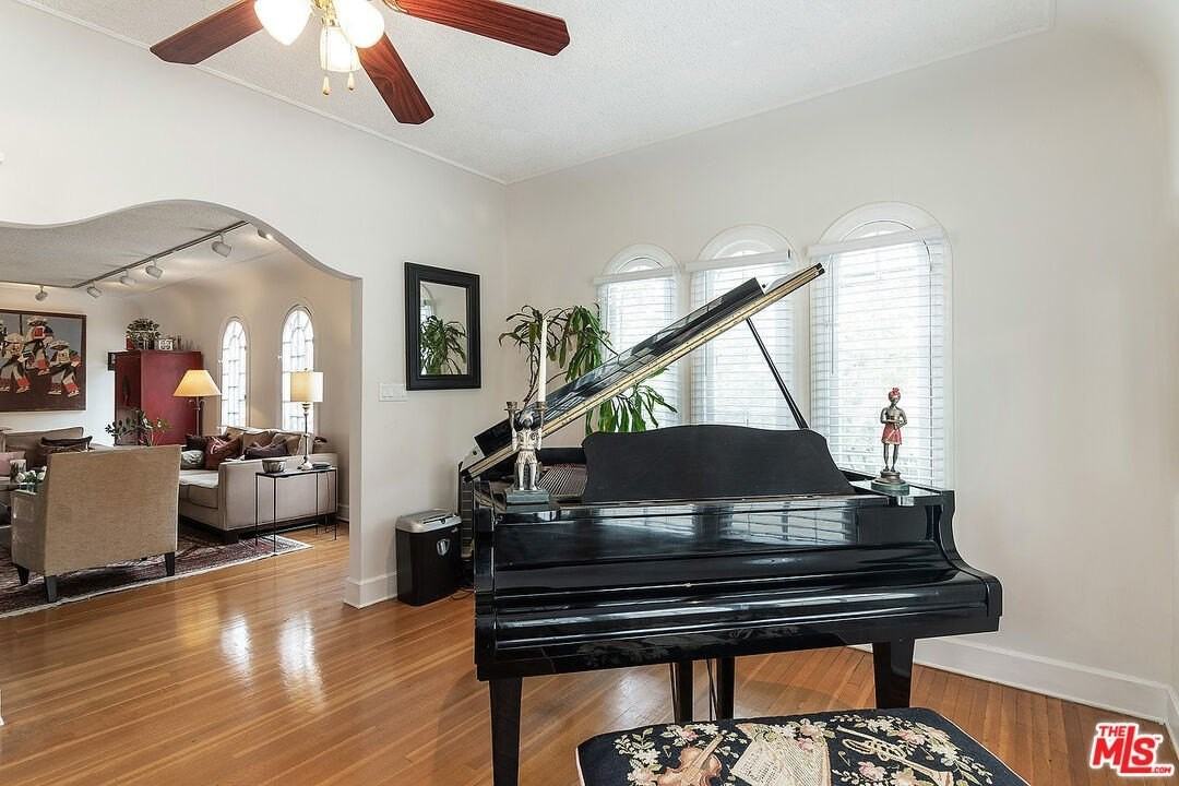 143 S Mansfield Ave - Photo 6 of 35