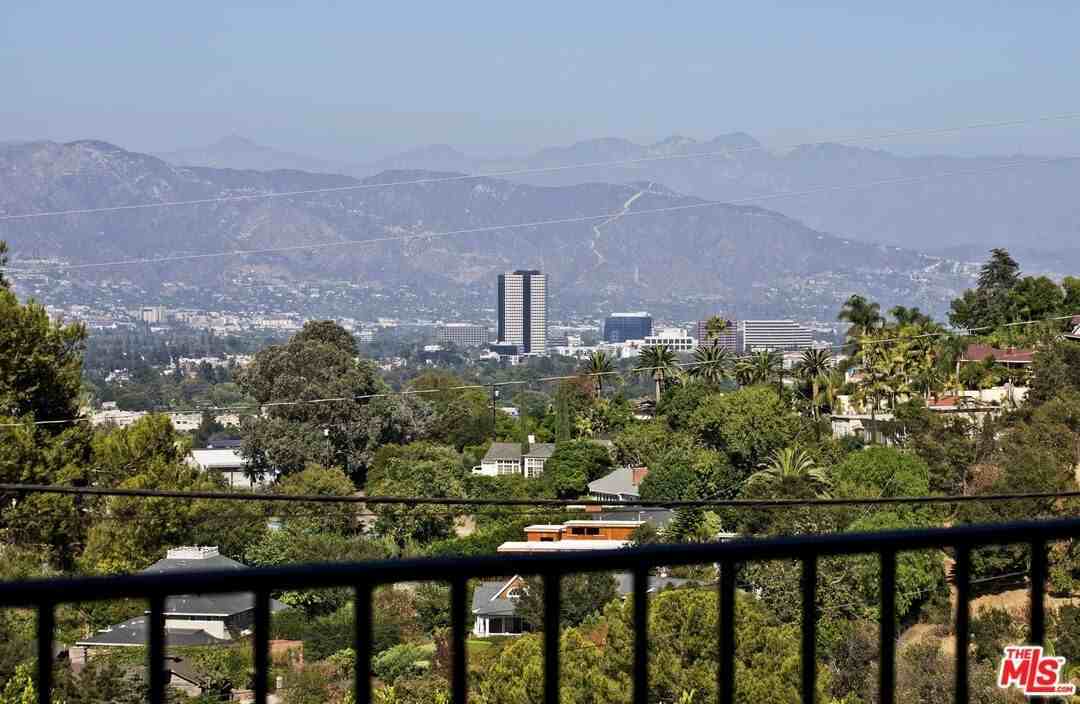 3712 Berry Dr - Photo 3 of 50