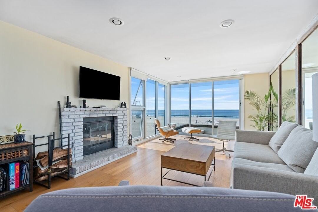 7 Fleet St Apt 201 #201 - Photo 3 of 16