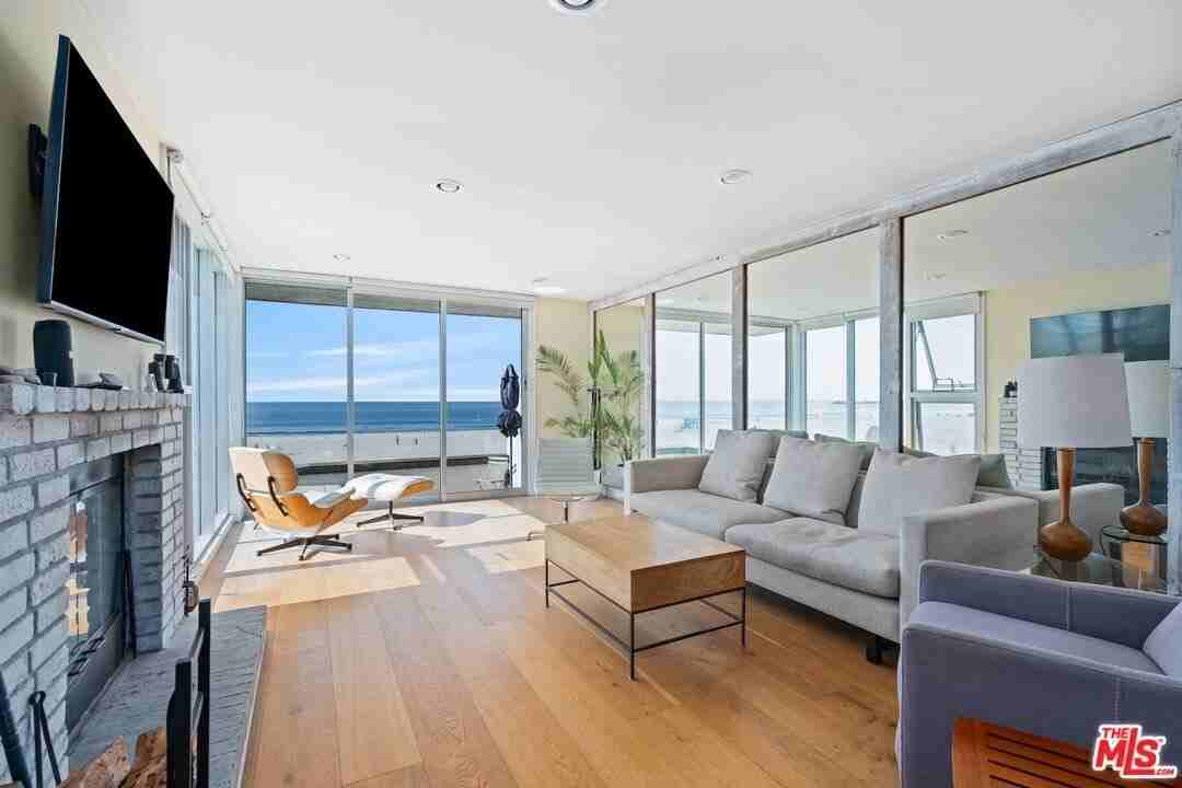 7 Fleet St Apt 201 #201 - Photo 4 of 16