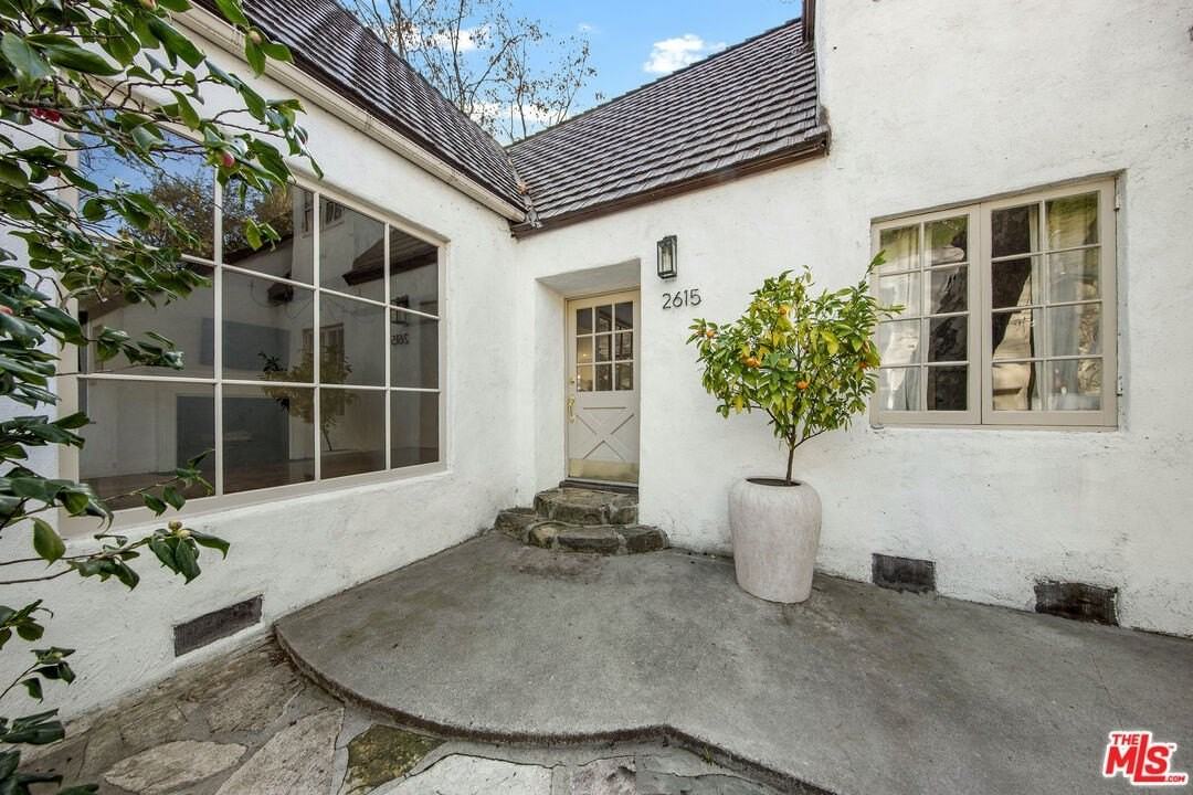 2615 Canyon Dr - Photo 2 of 50