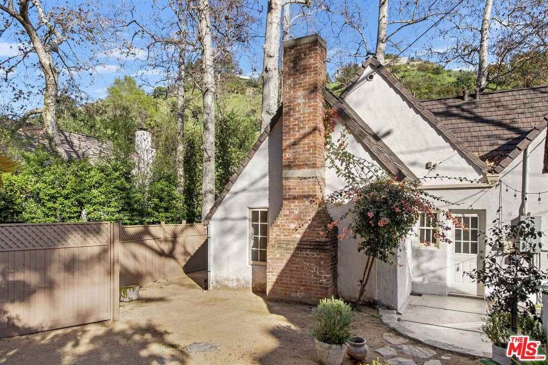 2615 Canyon Dr - Photo 7 of 50