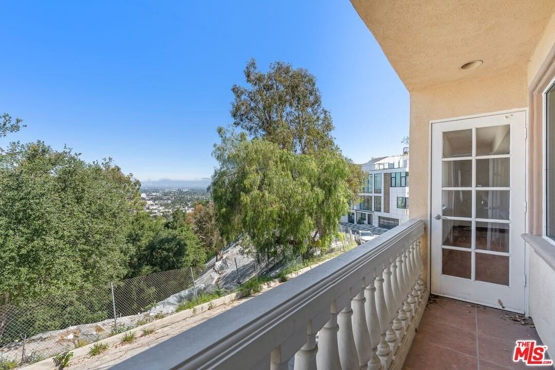 3962 Oakfield Dr - Photo 5 of 40