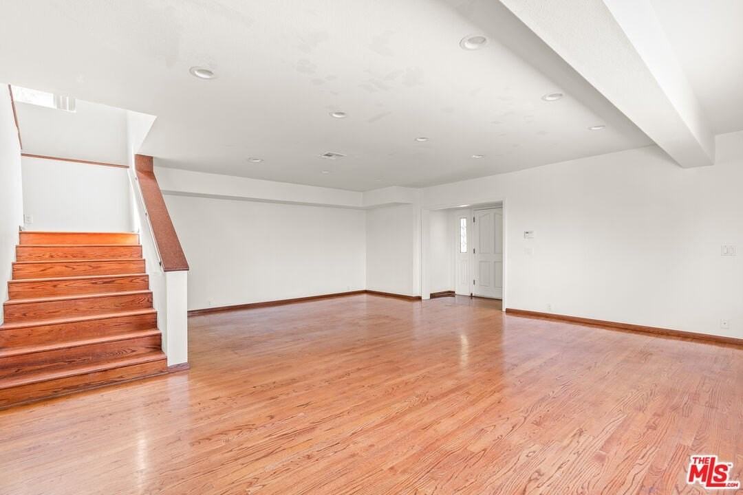 3962 Oakfield Dr - Photo 7 of 40