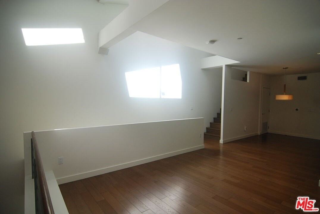 940 E 2nd St Apt 20 #20 - Photo 6 of 36