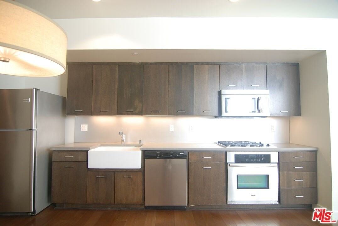 940 E 2nd St Apt 20 #20 - Photo 7 of 36