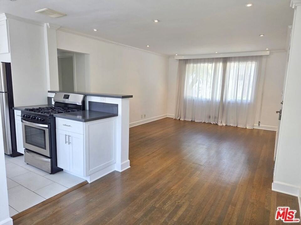 138 San Vicente Blvd Unit 138 #138A - Photo 7 of 13