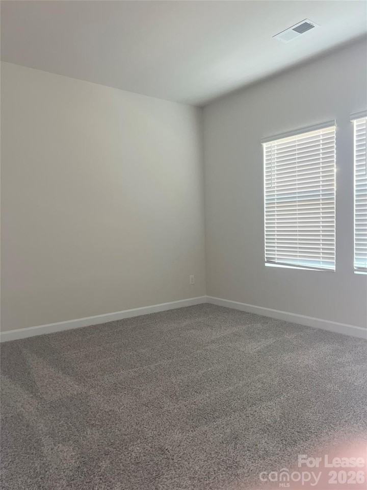 3718 Memorial Pkwy - Photo 6 of 16