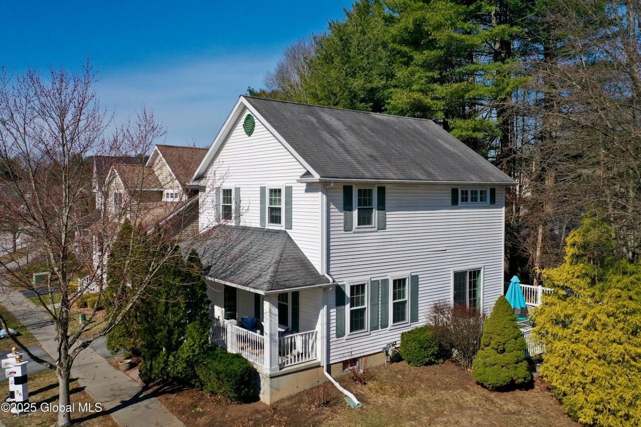 27 Horseshoe Dr - Photo 4 of 25