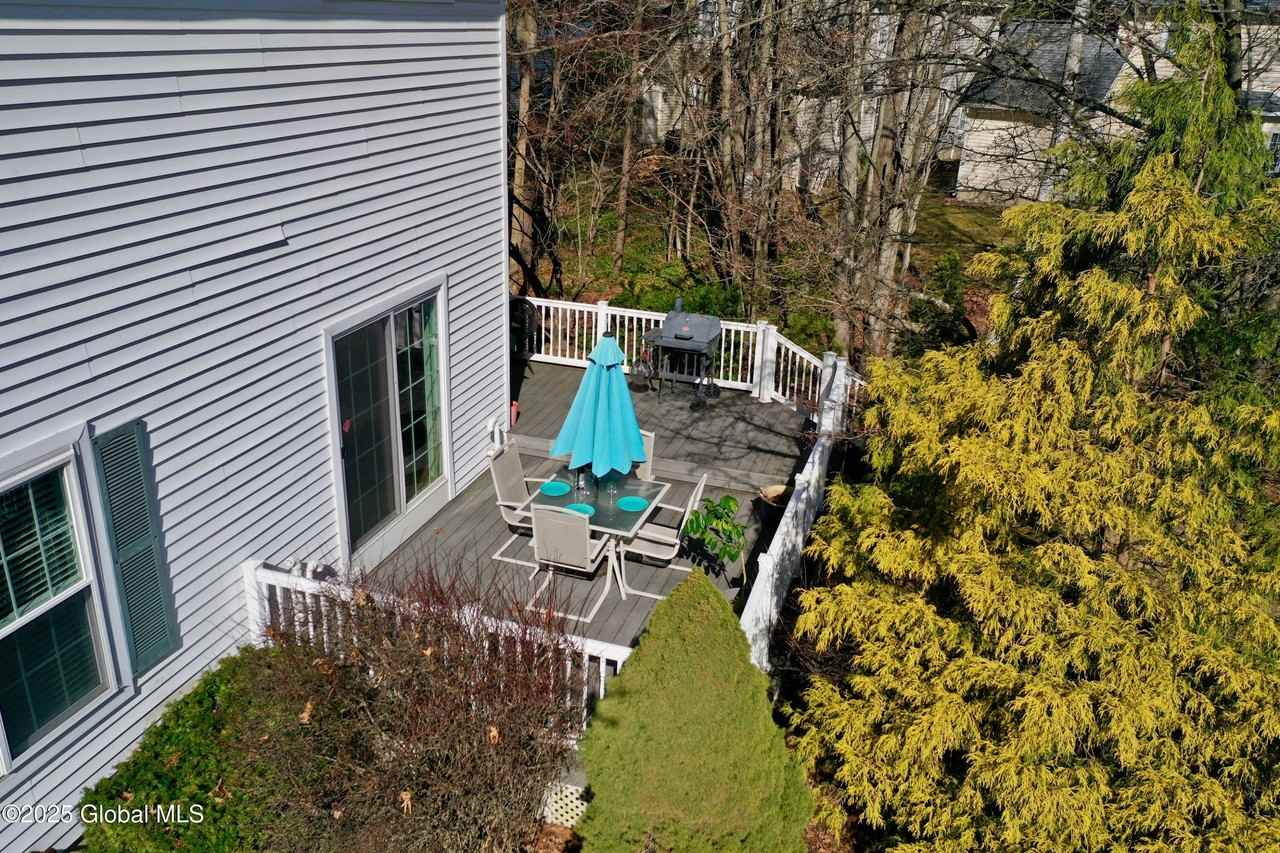 27 Horseshoe Dr - Photo 5 of 25