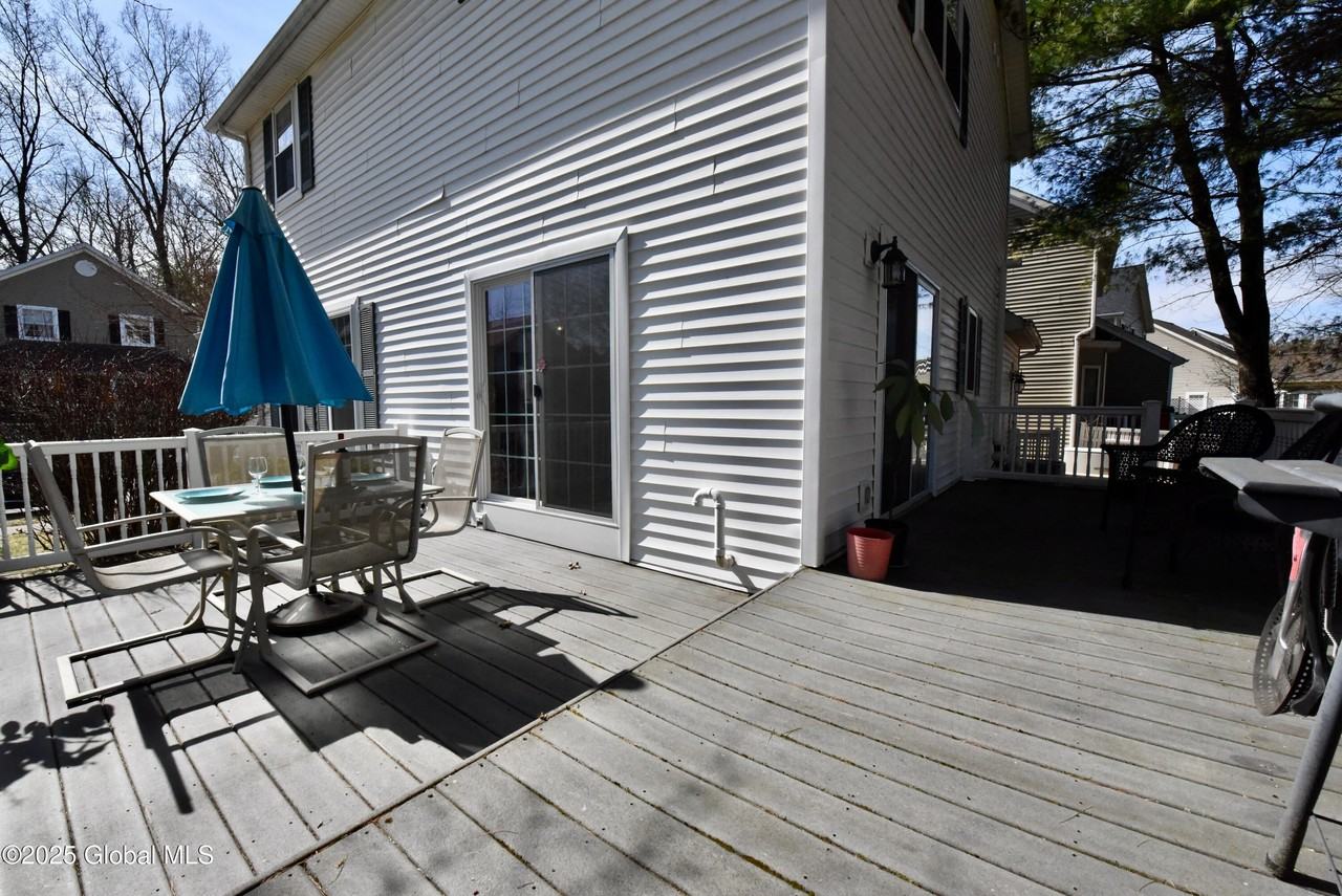 27 Horseshoe Dr - Photo 7 of 25