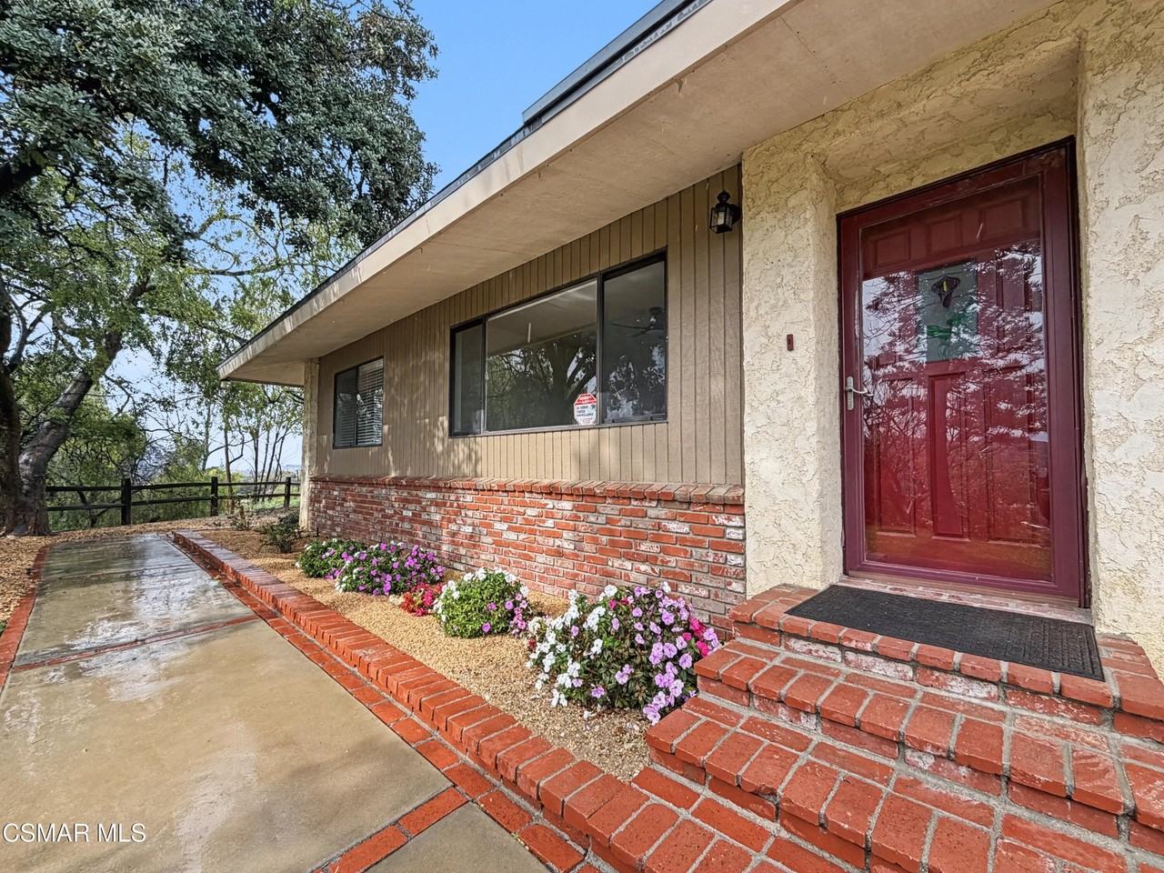 2485 E Hillcrest Dr - Photo 2 of 46