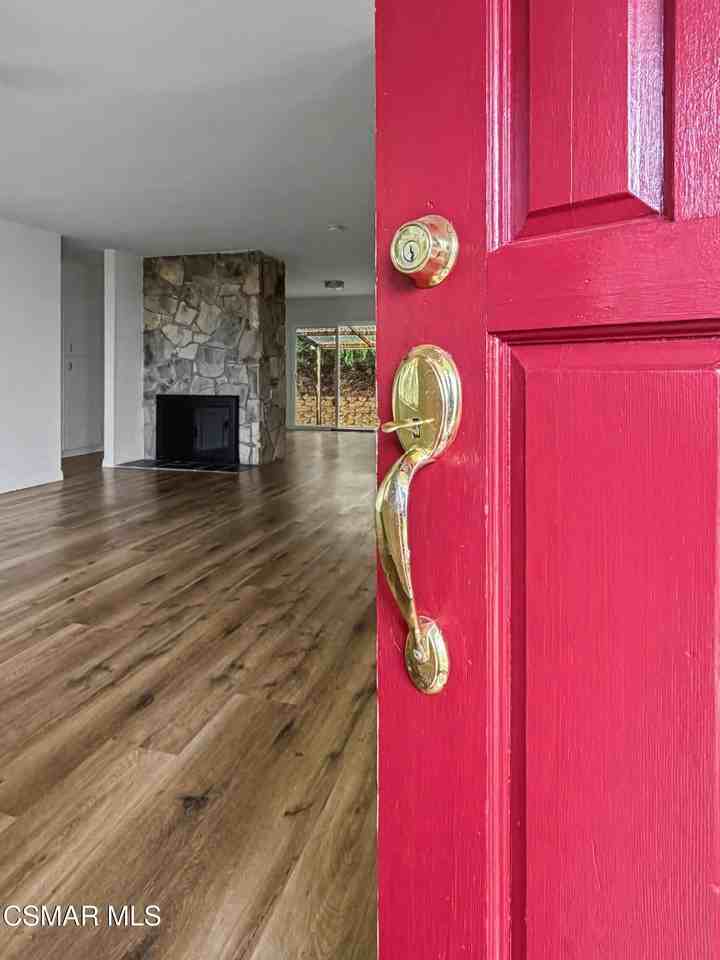 2485 E Hillcrest Dr - Photo 4 of 46