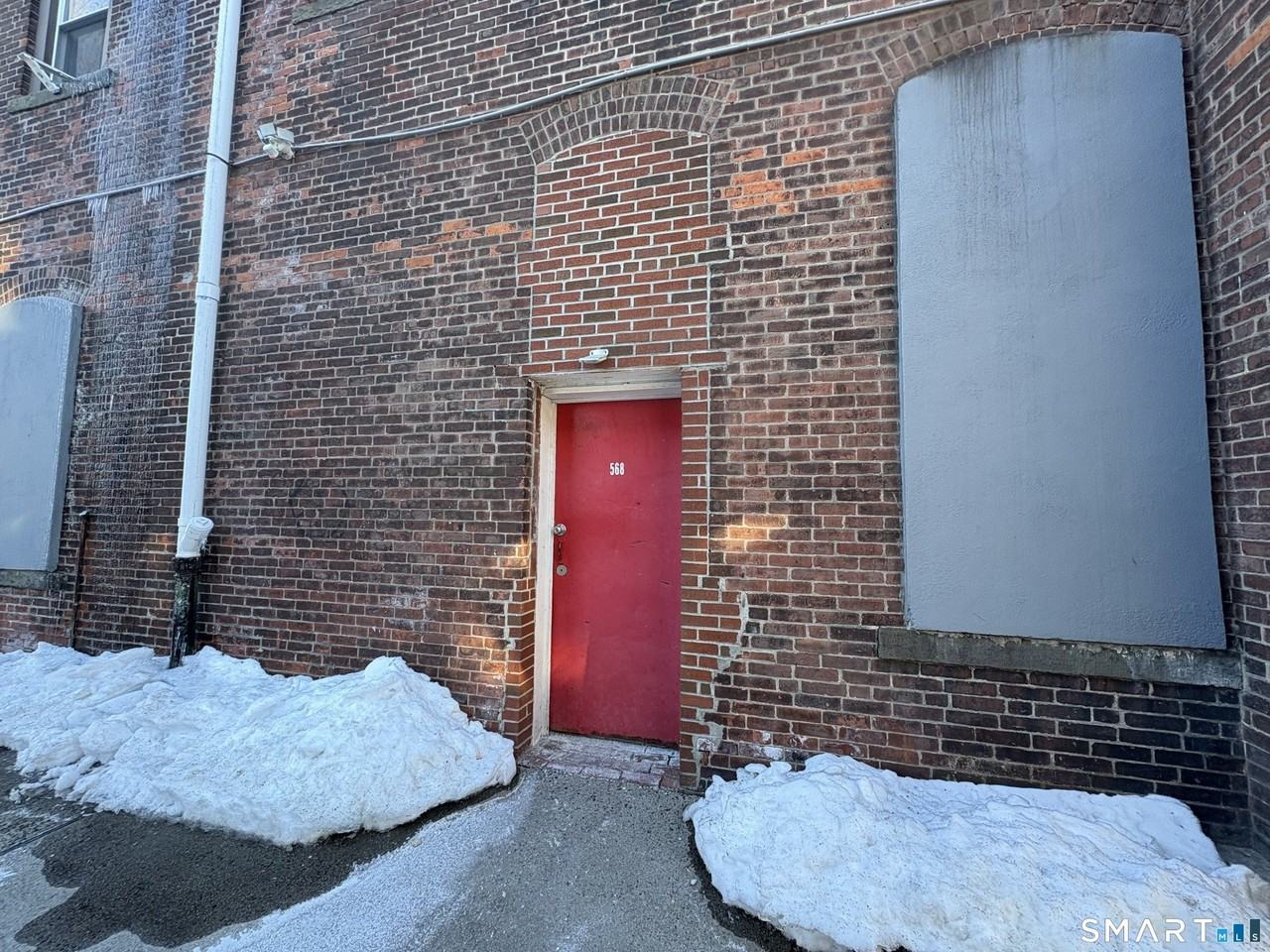 568 Newfield Ave Apt 2a #2A - Photo 2 of 18