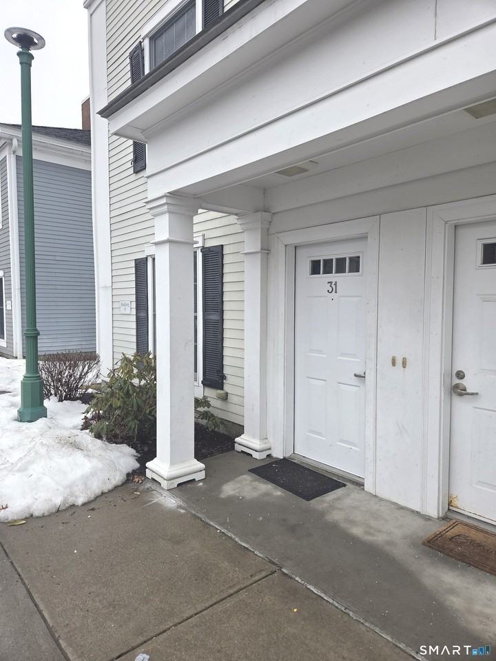 31 Fairgate Dr - Photo 2 of 17