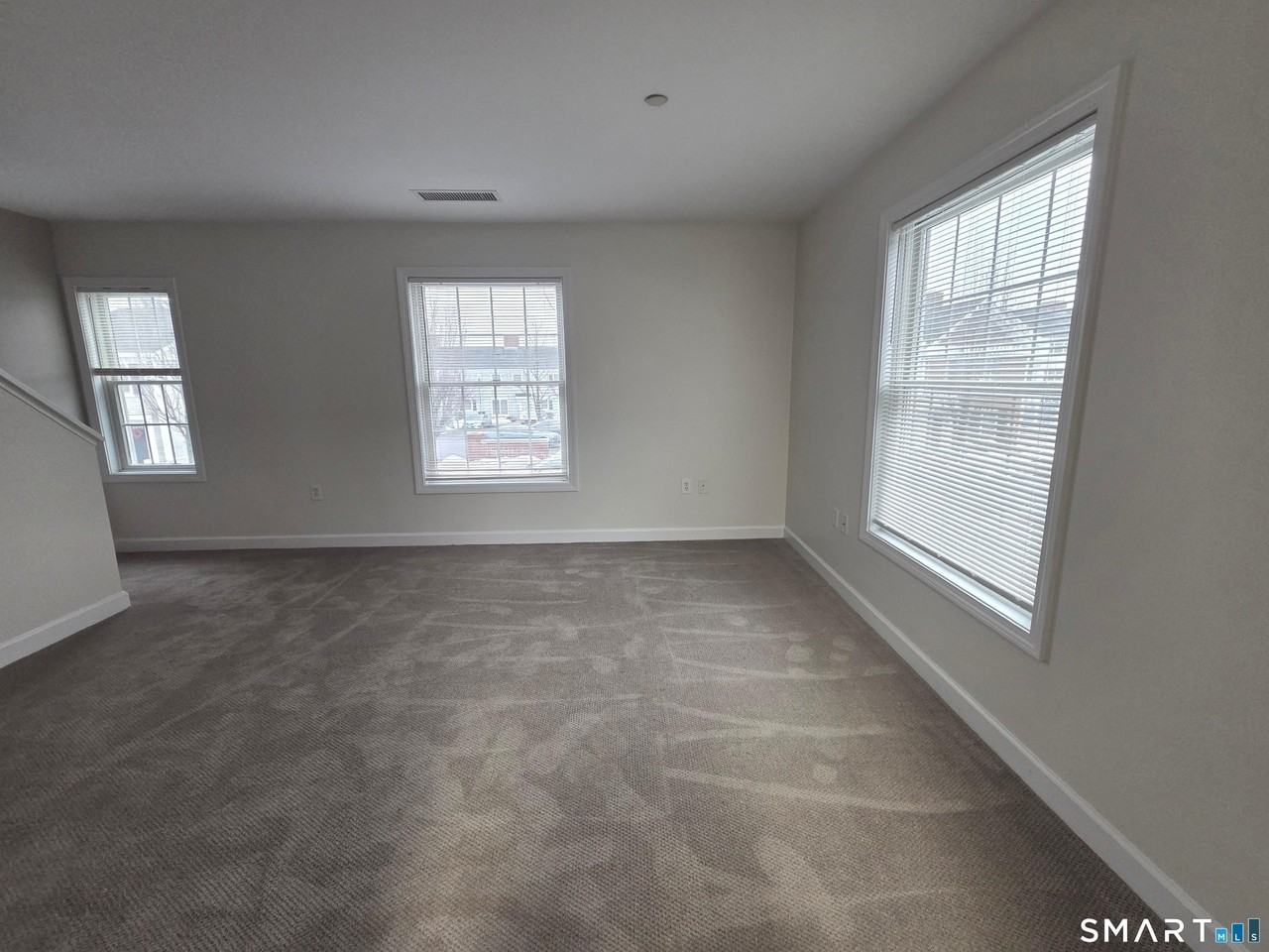 31 Fairgate Dr - Photo 3 of 17