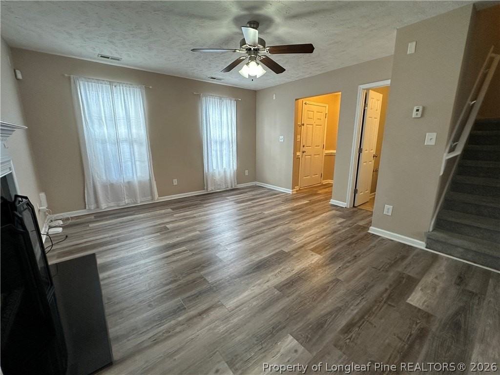 2120 Saint Nicholas Dr - Photo 4 of 32