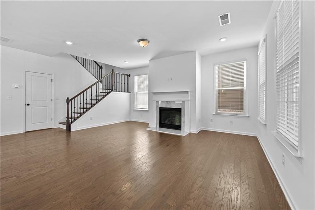 4674 Dewitt Dr - Photo 4 of 35