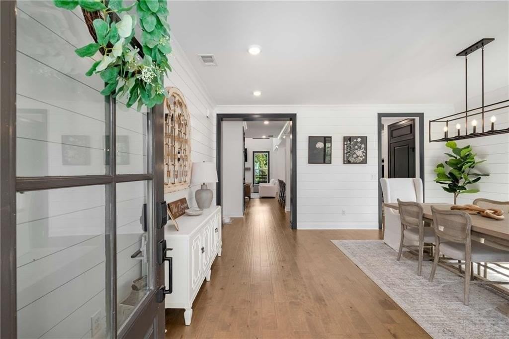 520 Walden Glen Ln - Photo 2 of 38