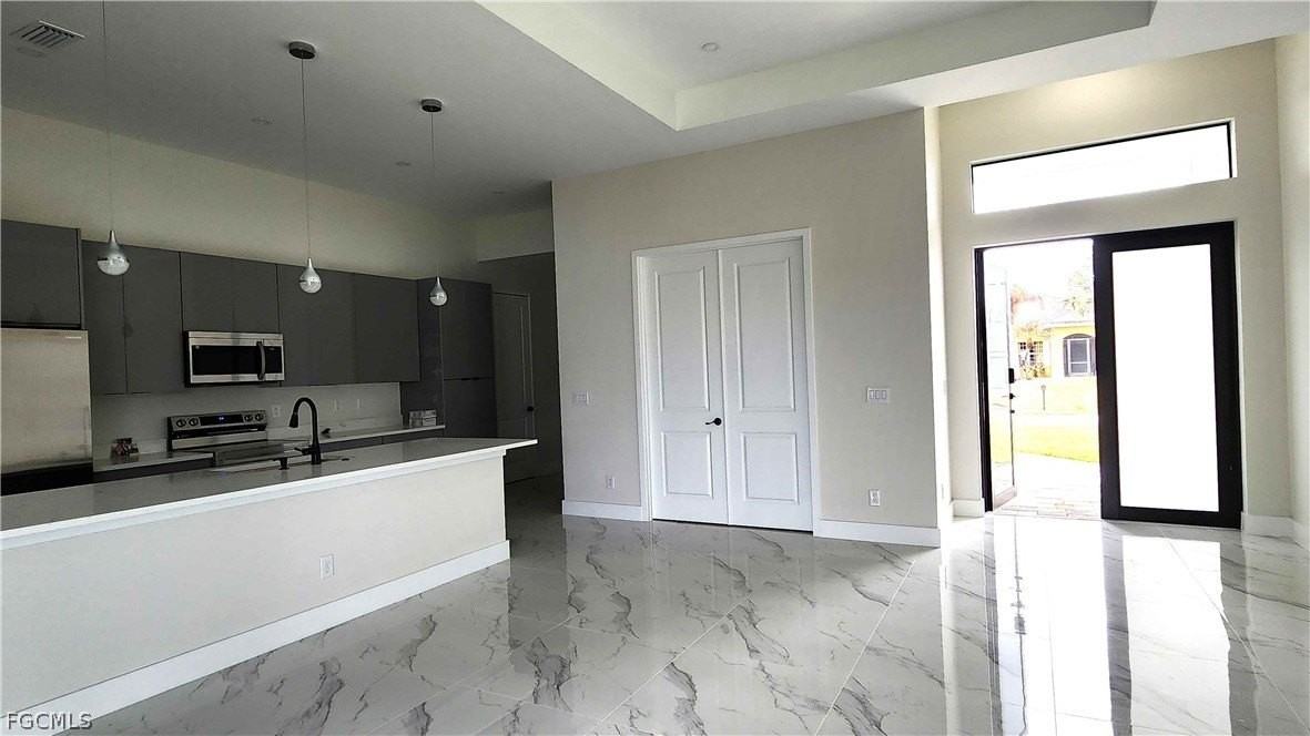 4622 Gene Ave N - Photo 4 of 26