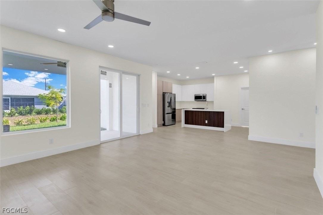 1827 Embers Pkwy W - Photo 5 of 20