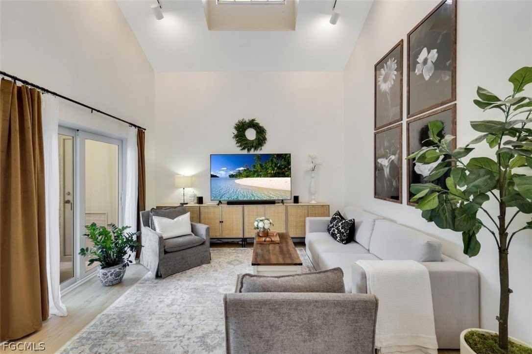 13171 Whitehaven Ln Apt 223 #223 - Photo 2 of 26