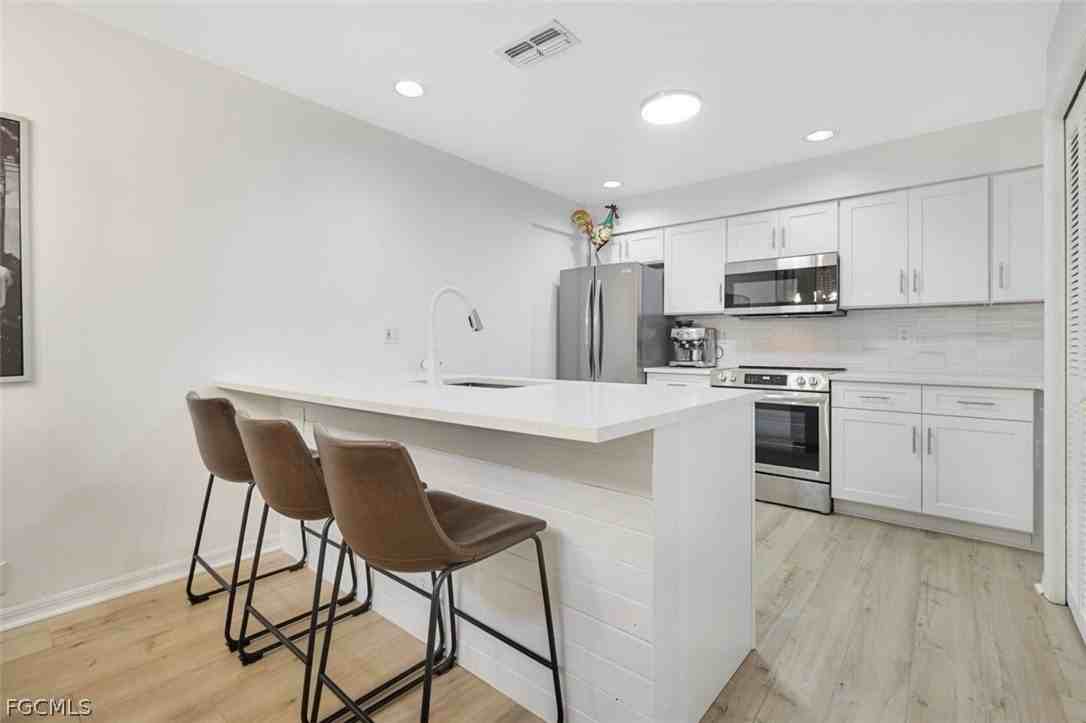 13171 Whitehaven Ln Apt 223 #223 - Photo 5 of 26